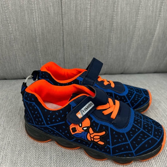 Kids Spider-Man light up Sneakers boys size 13 - Picture 1 of 6